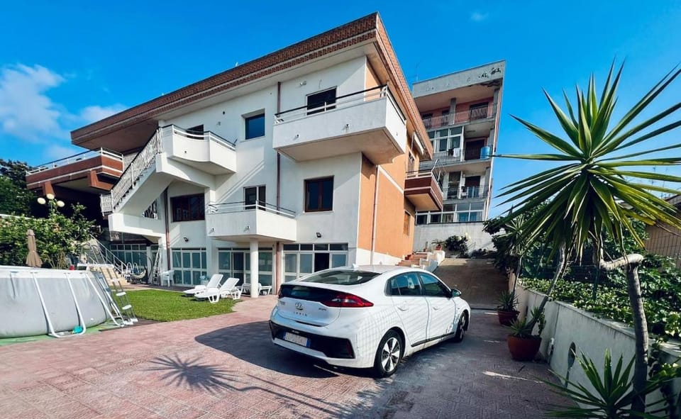 Domus Apartment in villa, swimming pool and private parking Villa in Catania