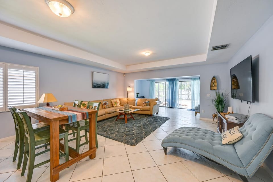 3/4 Mi to Delnor-Wiggins Pass: Naples Getaway House in Naples Park