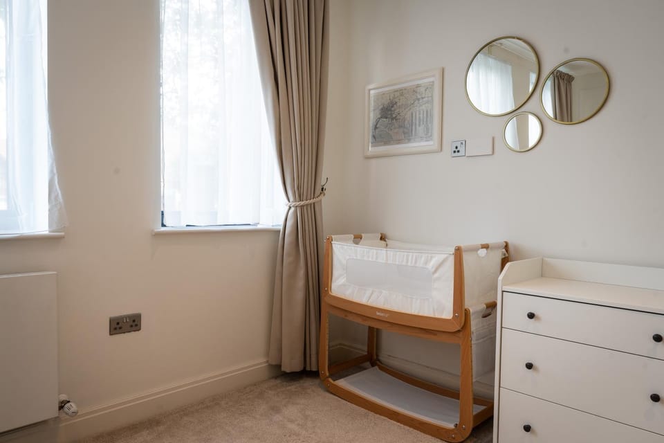 Luxury apartment - 30 mins to Waterloo by train Apartment in Brentford
