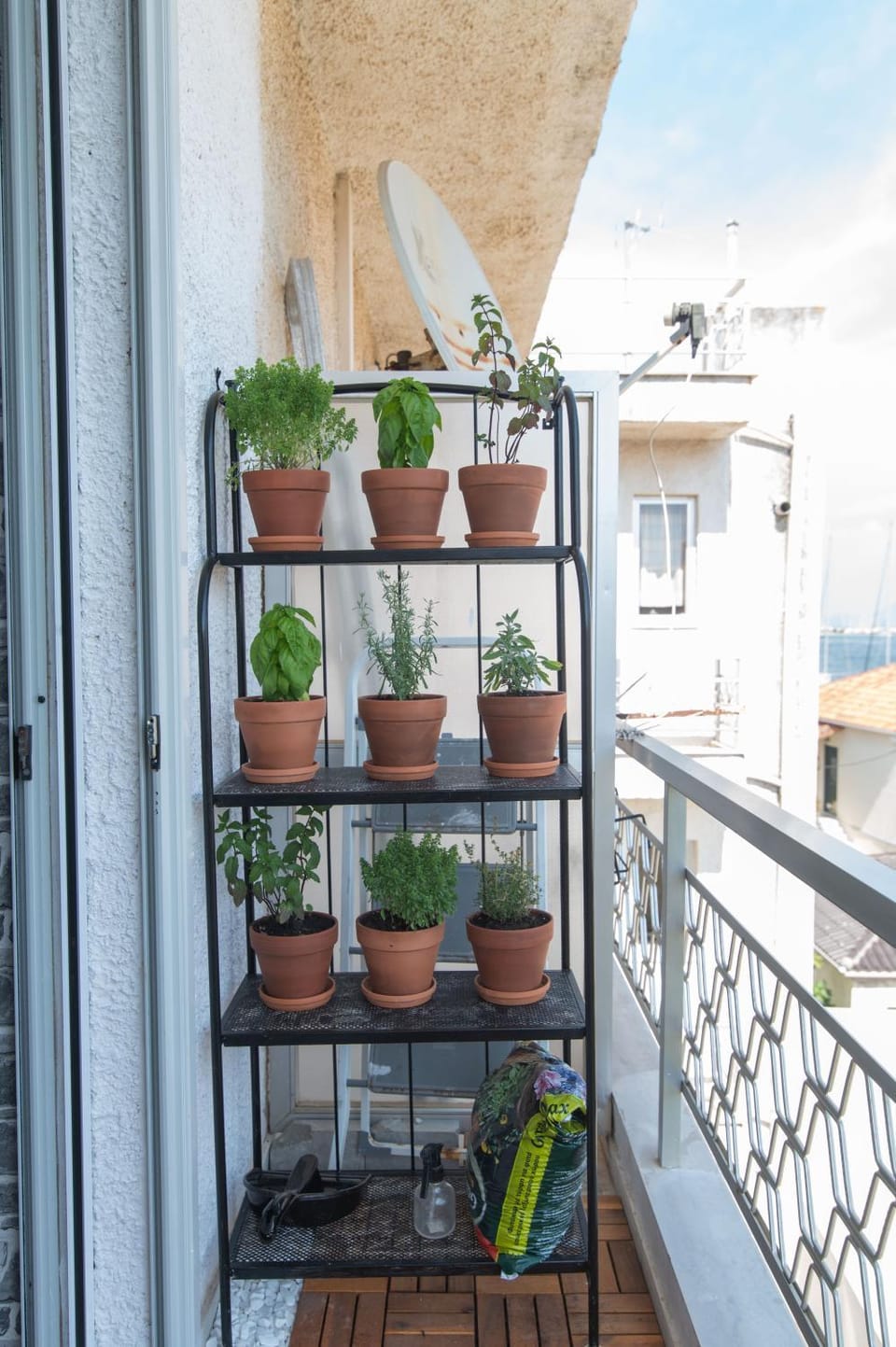 Property building, Day, View (from property/room), Balcony/Terrace