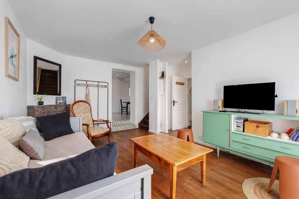 Property building, Living room