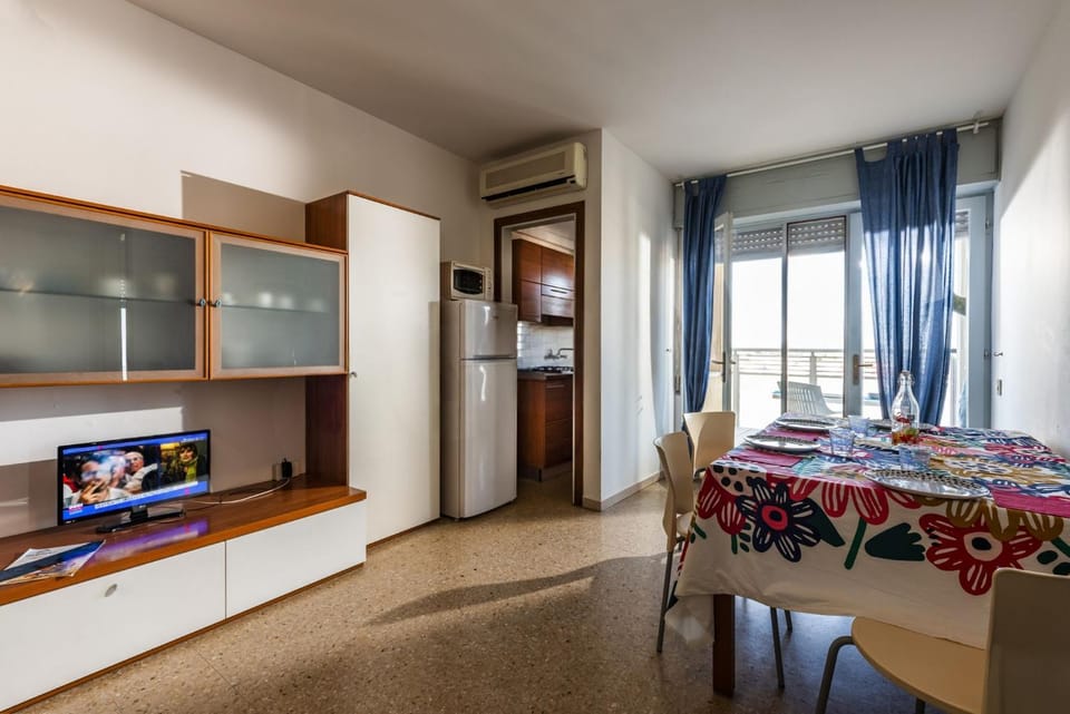 Communal lounge/ TV room, TV and multimedia, Living room