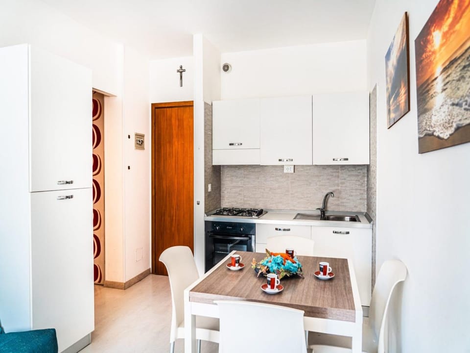 Dining area, kitchen