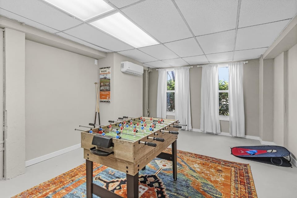 Spacious 4-Bedroom Home with Heated Pool in Sanibel - Sanderling Point - Roelens House in Sanibel Island