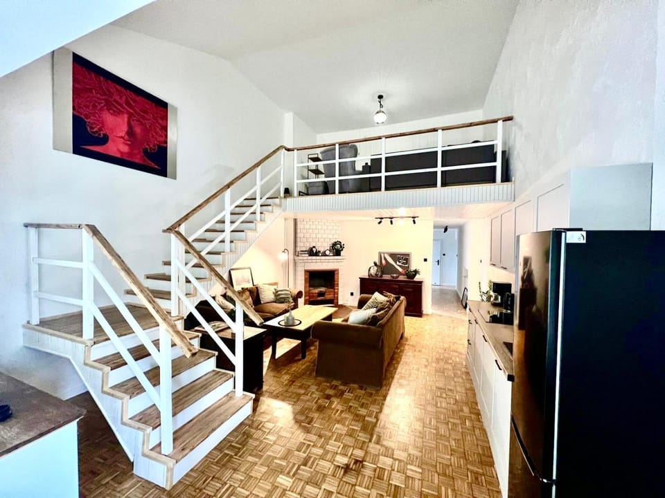 Communal lounge/ TV room, TV and multimedia, Kitchen or kitchenette, Living room, Seating area, Evening entertainment