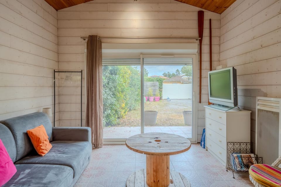 TV and multimedia, Living room, Garden view