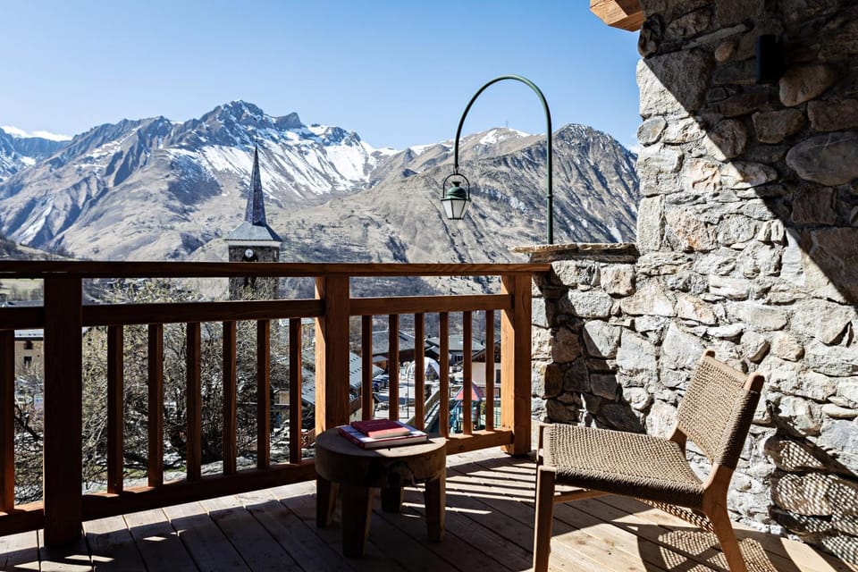 Nearby landmark, Day, Natural landscape, View (from property/room), Balcony/Terrace, Balcony/Terrace, Mountain view