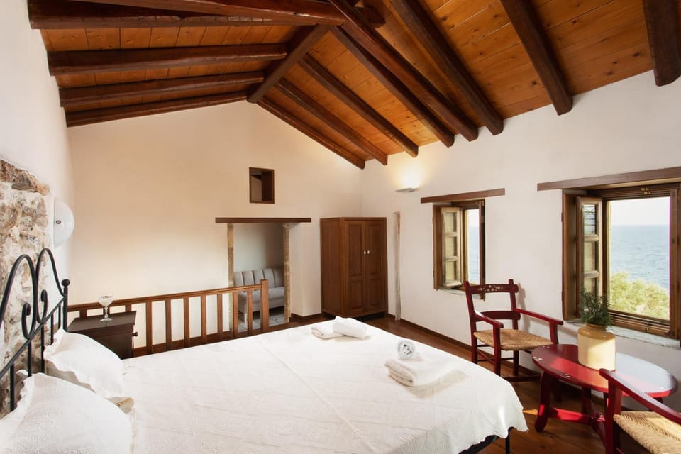 Bedroom, Landmark view, Sea view