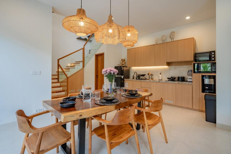 Kitchen or kitchenette, Dining area, stove