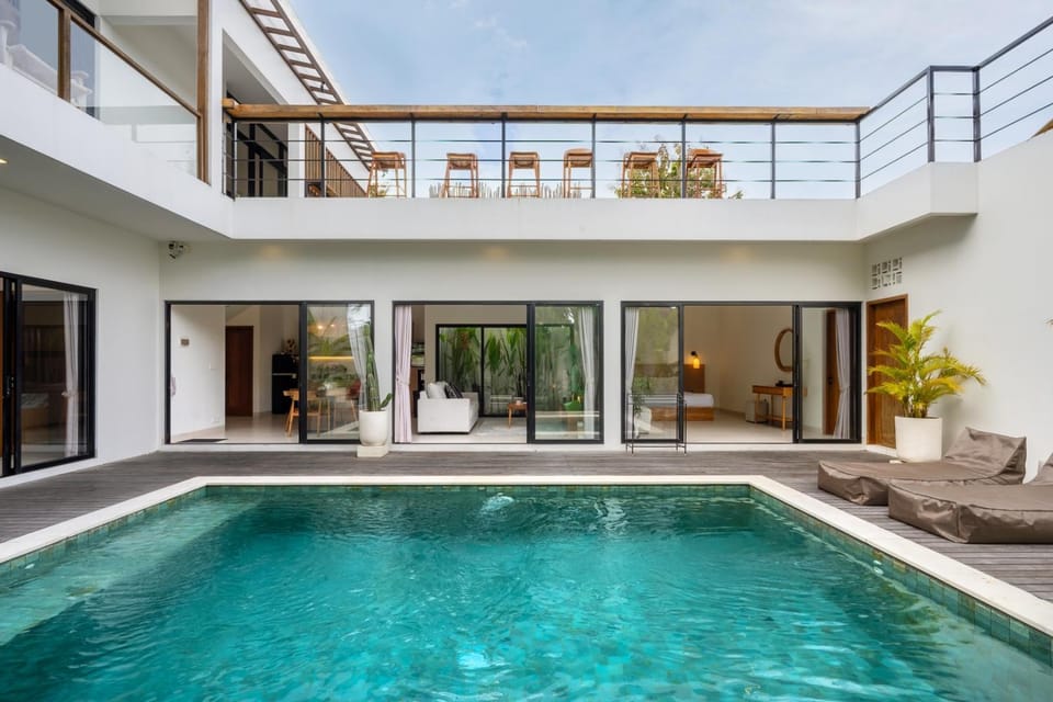 Patio, View (from property/room), Balcony/Terrace, Pool view, Swimming pool, sunbed