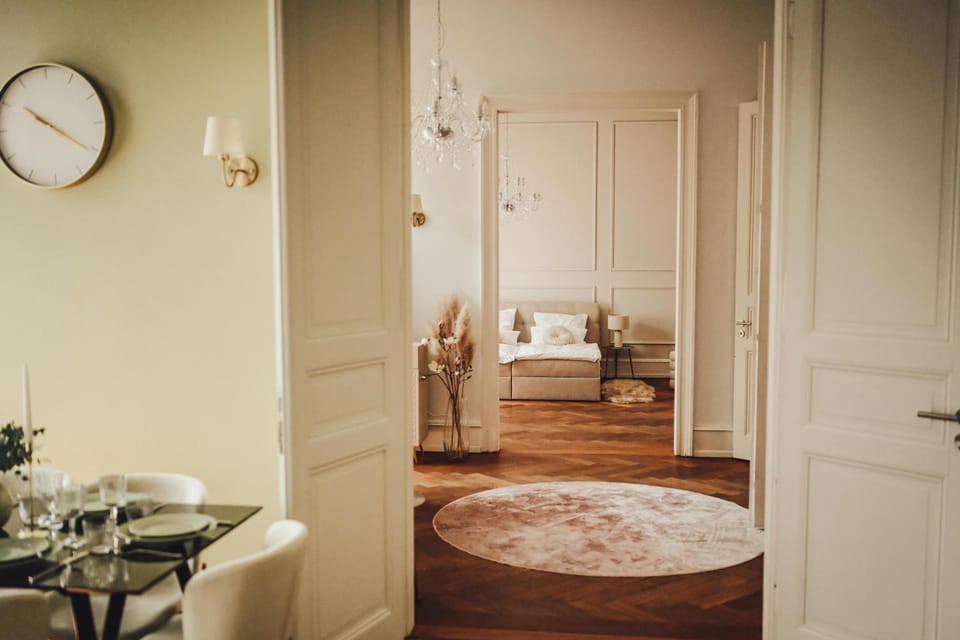 Classic Suite I Zentrum I Tiefgaragenstellplatz I Balkon Apartment in Wiesbaden
