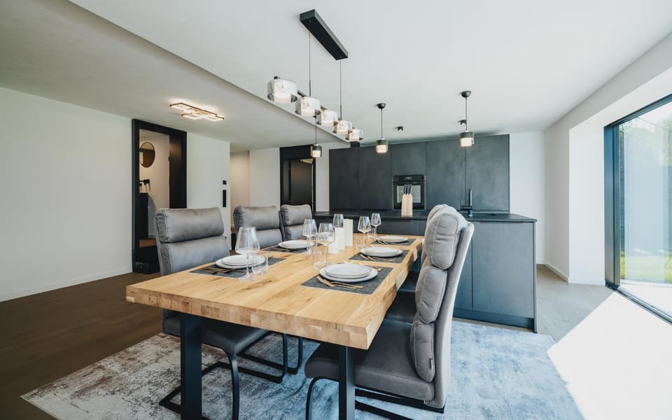 Kitchen or kitchenette, Seating area, Dining area