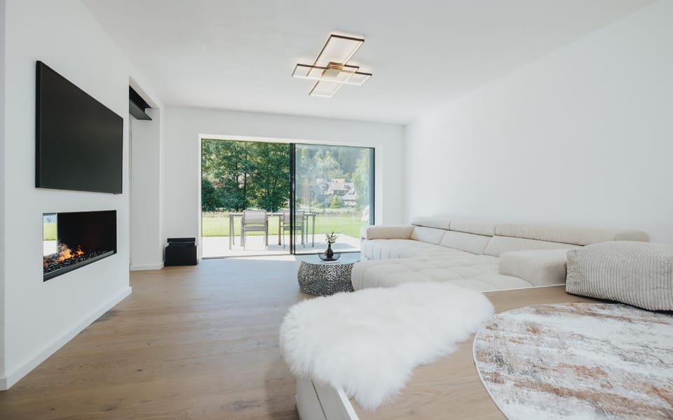 TV and multimedia, Living room, Seating area, Evening entertainment, fireplace