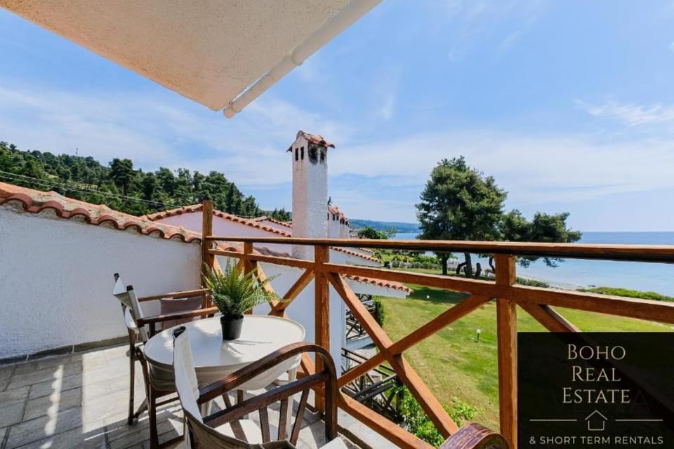 Casa Calma Beachfront 3bdrm Maisonette House in Halkidiki
