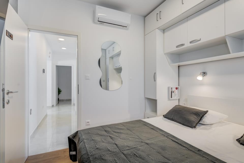 Bed, Bedroom, wardrobe, air conditioner