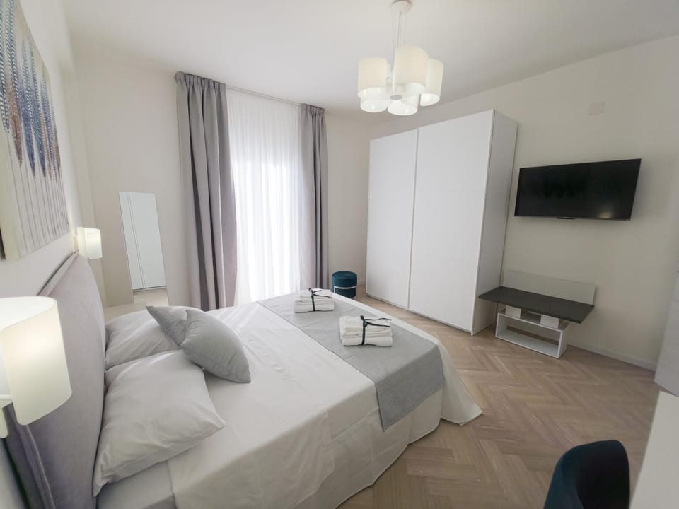 Bed, TV and multimedia, Photo of the whole room, Bedroom, wardrobe