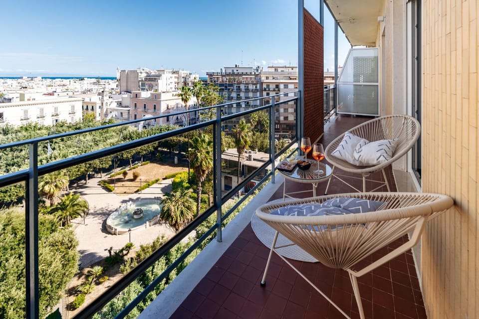 View (from property/room), Balcony/Terrace, City view, Landmark view, Sea view, Street view