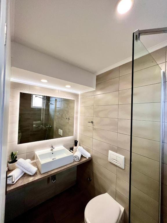 Shower, Bathroom, towels