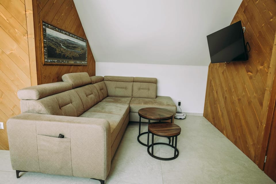 Communal lounge/ TV room, TV and multimedia, Living room, Seating area, Evening entertainment