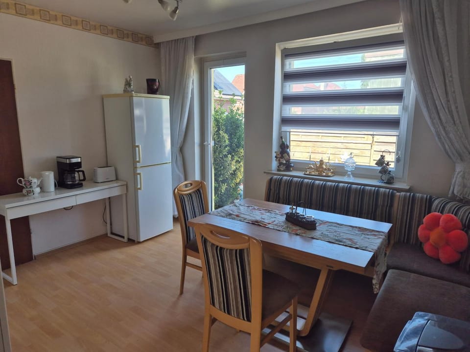 Coffee/tea facilities, Seating area, Dining area, toaster