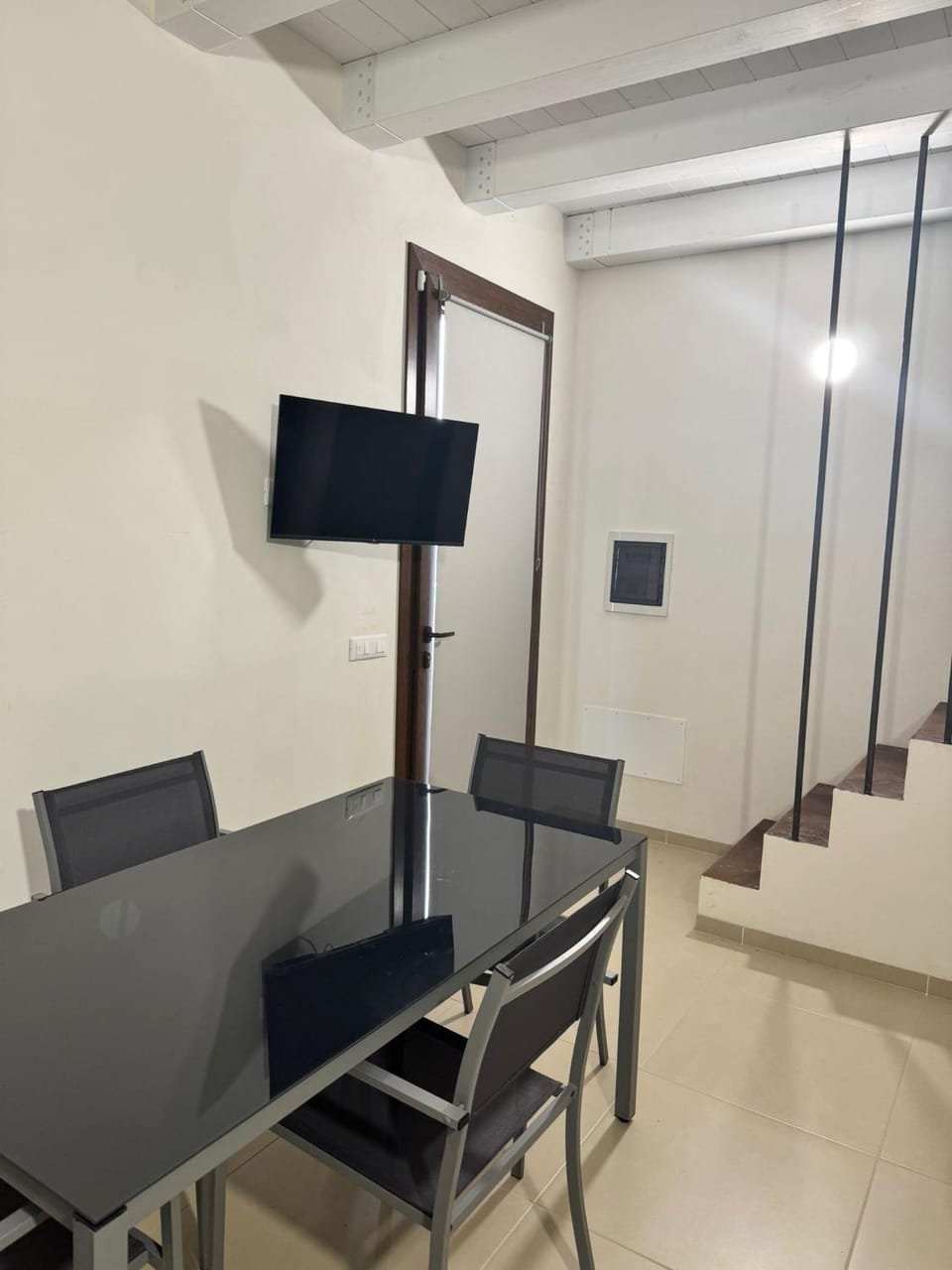 TV and multimedia, Living room, Seating area, Dining area