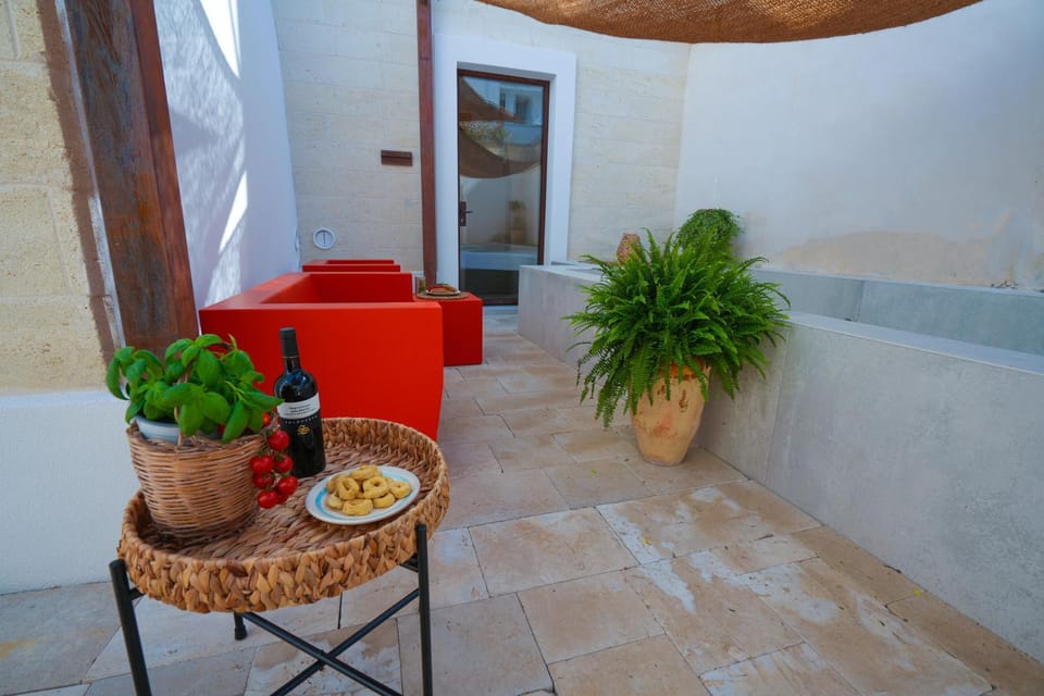 View (from property/room), Balcony/Terrace, Food and drinks, Food, Pool view, Pool view, Swimming pool, Swimming pool