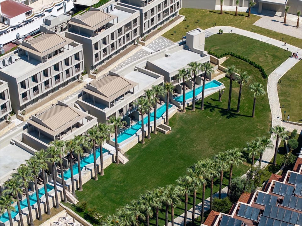 Property building, Natural landscape, Bird's eye view, Garden, Garden view, Location