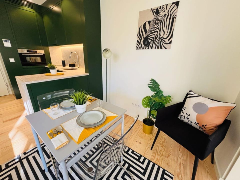 Kitchen or kitchenette, Seating area, Dining area