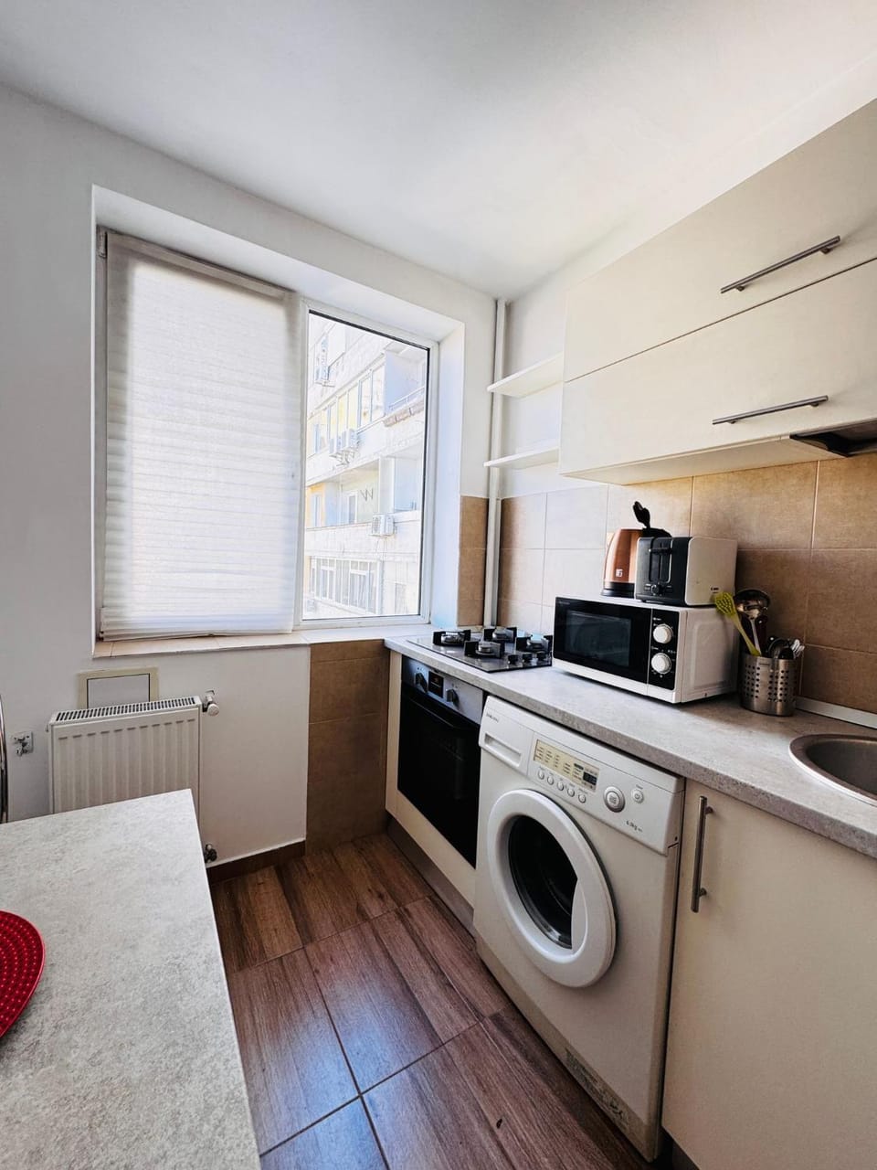 Coffee/tea facilities, Kitchen or kitchenette, Dining area, oven, toaster, dryer