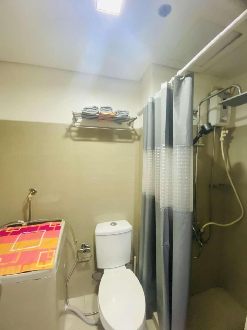 Shower, Toilet, Bathroom, towels