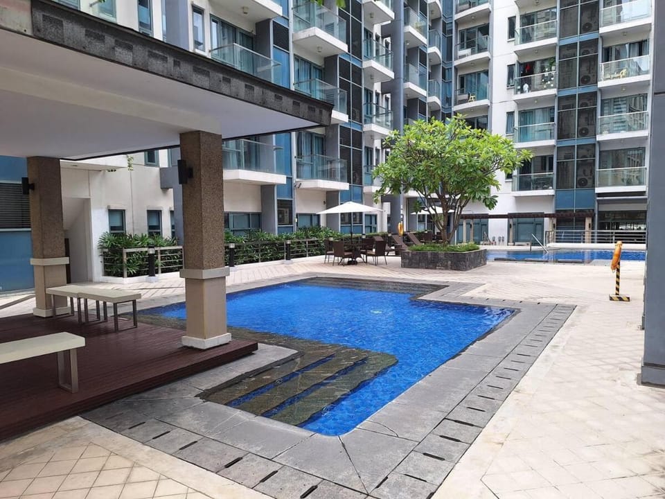 Airport View Walk to NAIA 3 Apartment in Pasay