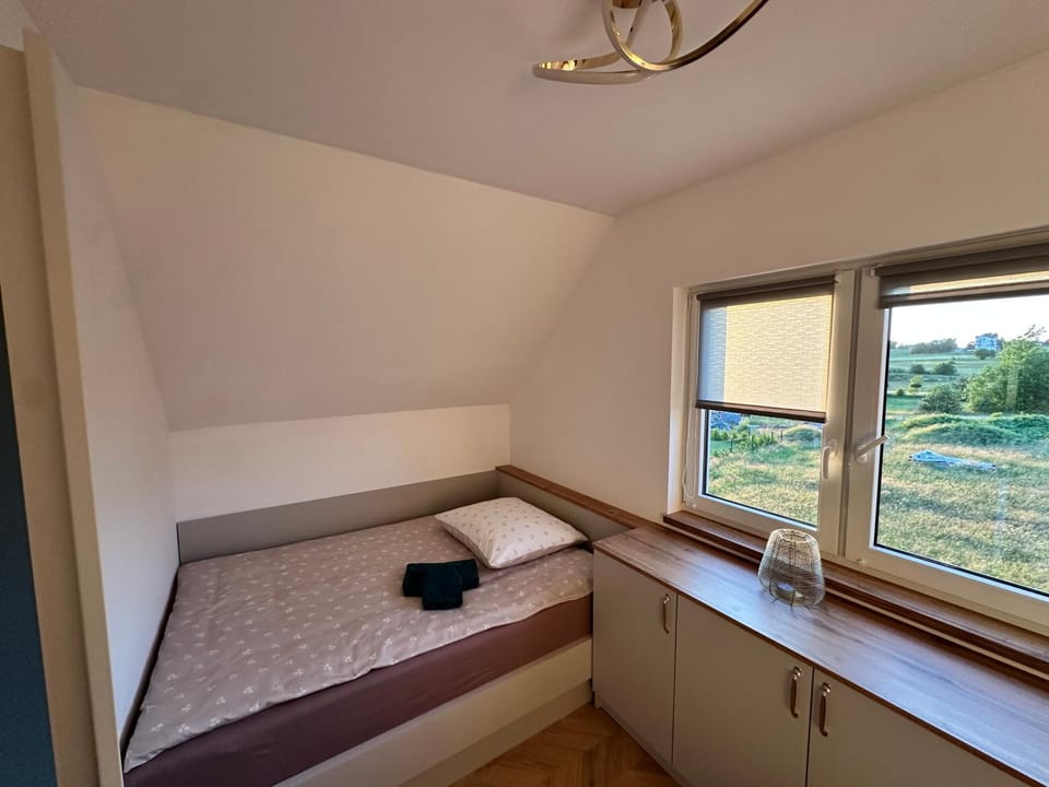 Bed, Natural landscape, Photo of the whole room, Bedroom, towels