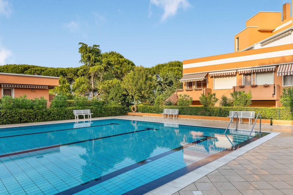 Day, Pool view, Swimming pool, sunbed