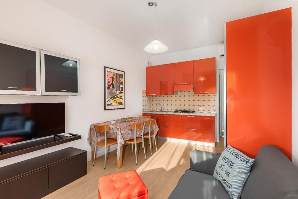 TV and multimedia, Kitchen or kitchenette, Living room, Seating area, Dining area