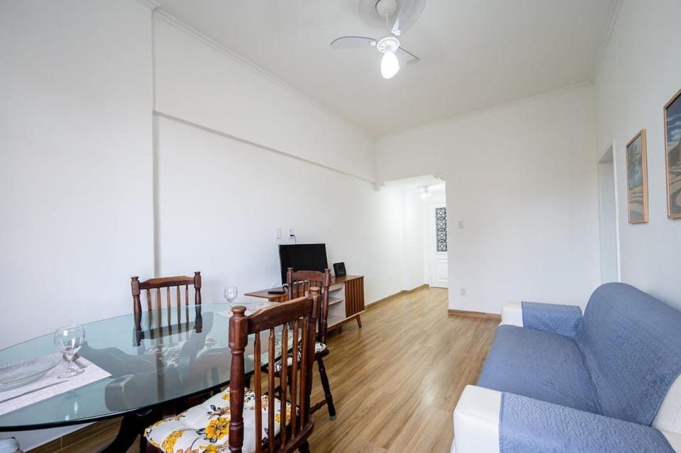 9 minutes from Copacabana Beach, next to subway Apartment in Rio de Janeiro