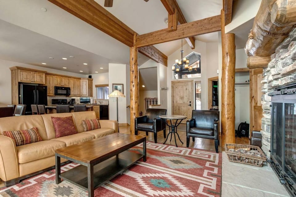 Vista Views Pet Friendly House in Summit Park