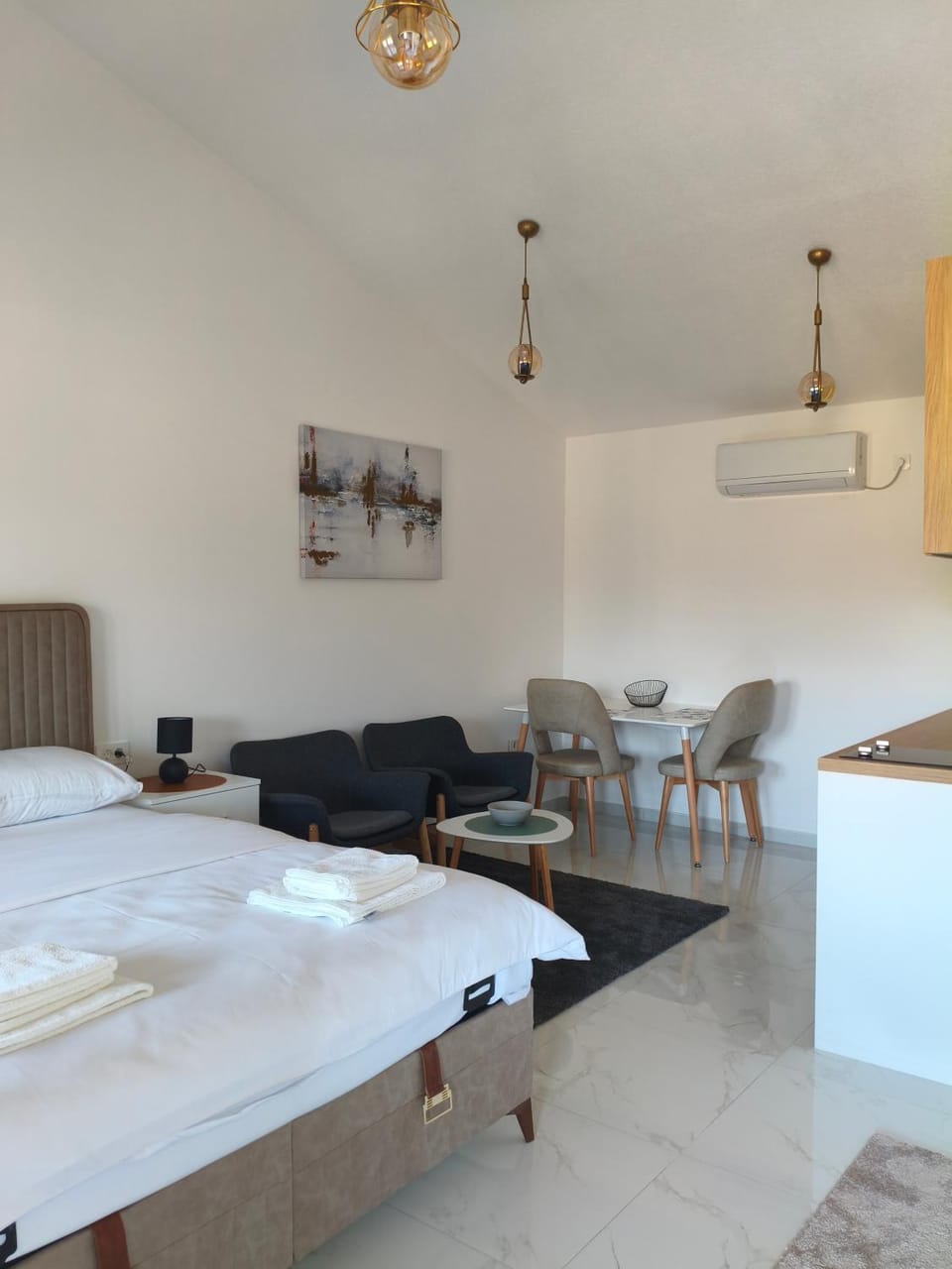 The River Studio Beli Apartment in Podgorica