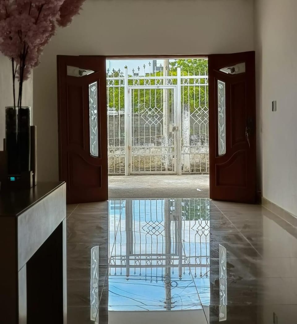 Facade/entrance, Balcony/Terrace