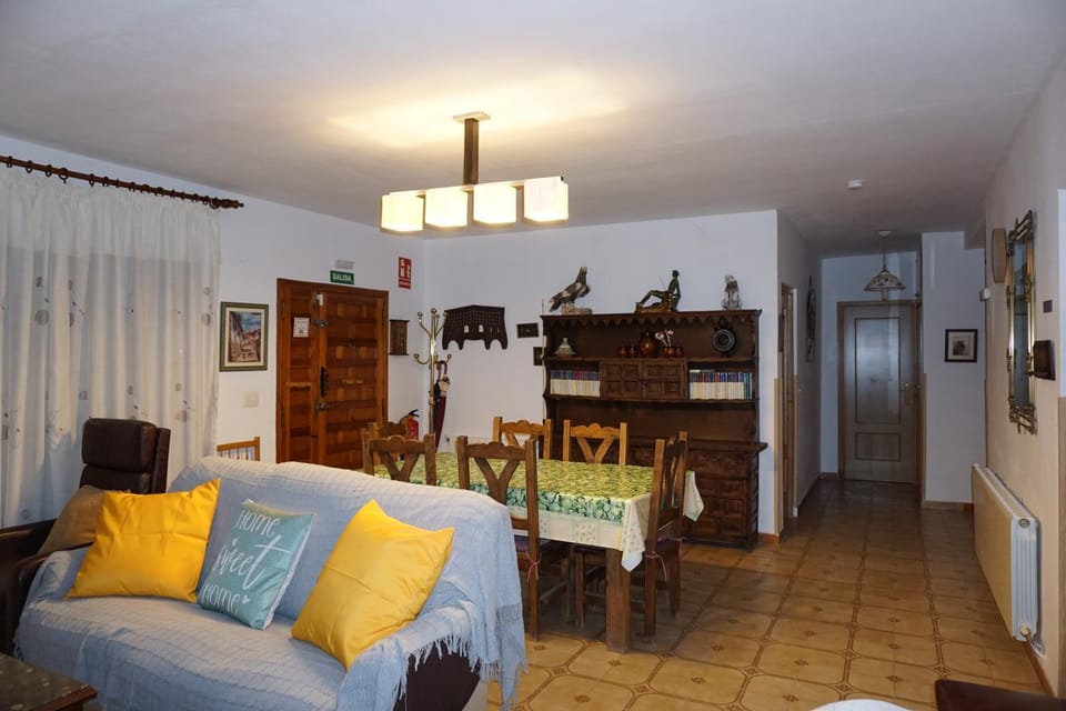Seating area, Dining area