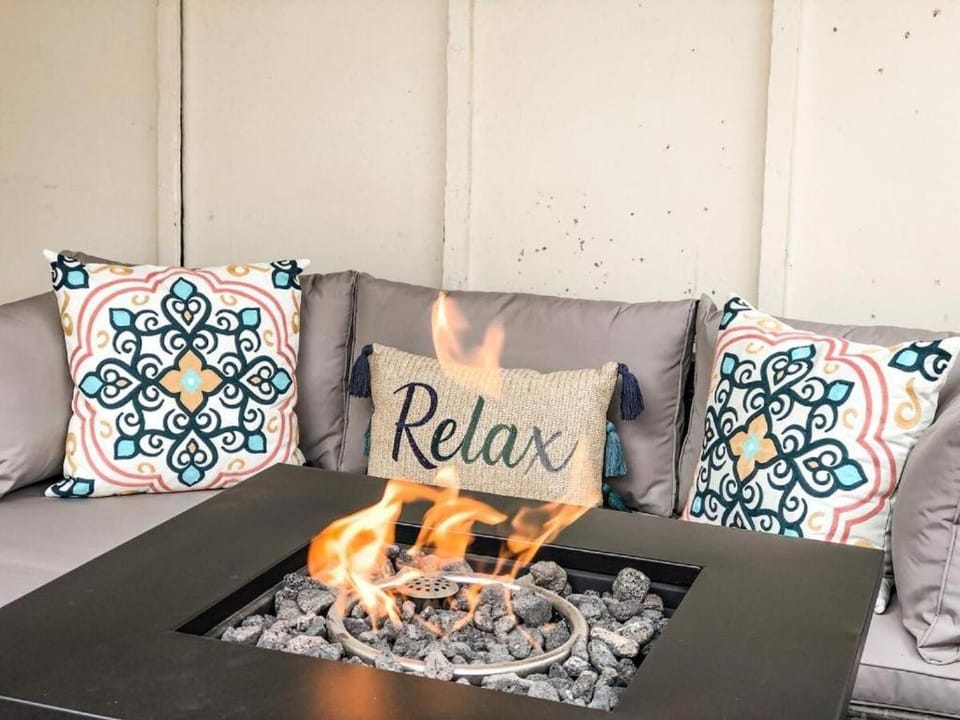 Alder Row Private Patio w Fire Pit & Workspaces House in Colorado Springs