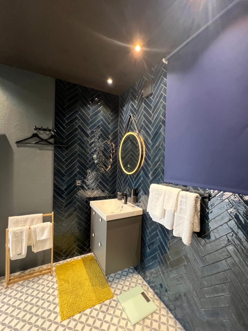Bathroom, towels