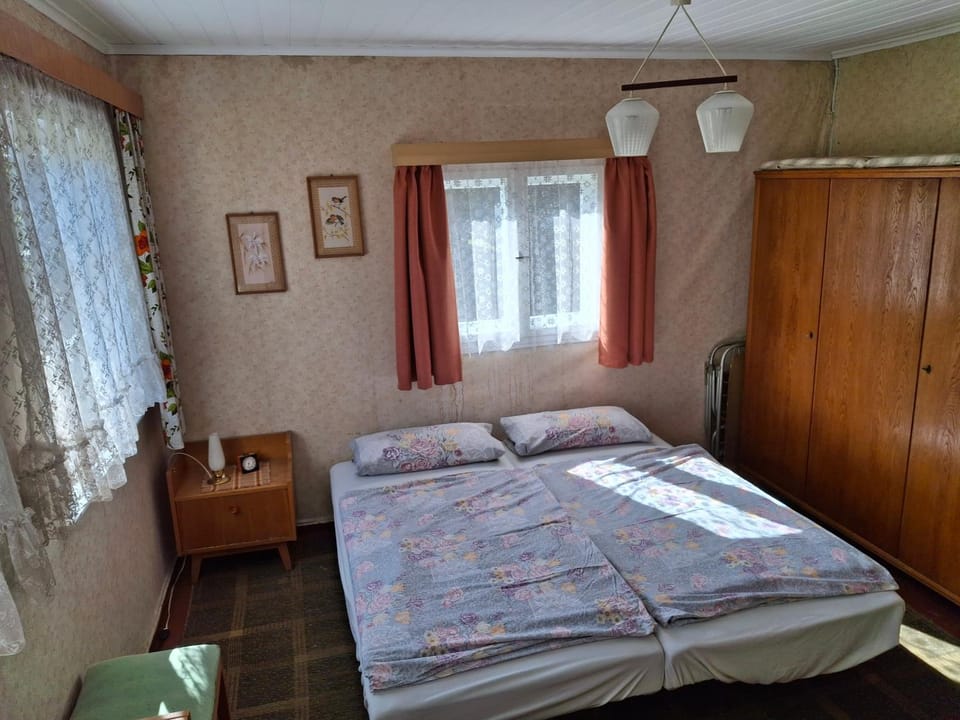 Bed, Bedroom, wardrobe