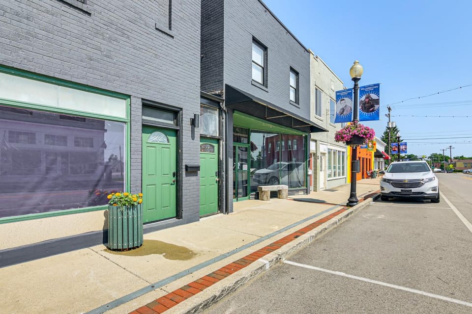 2 Mi to Ark Encounter Condo on Main Street! Apartment in Williamstown