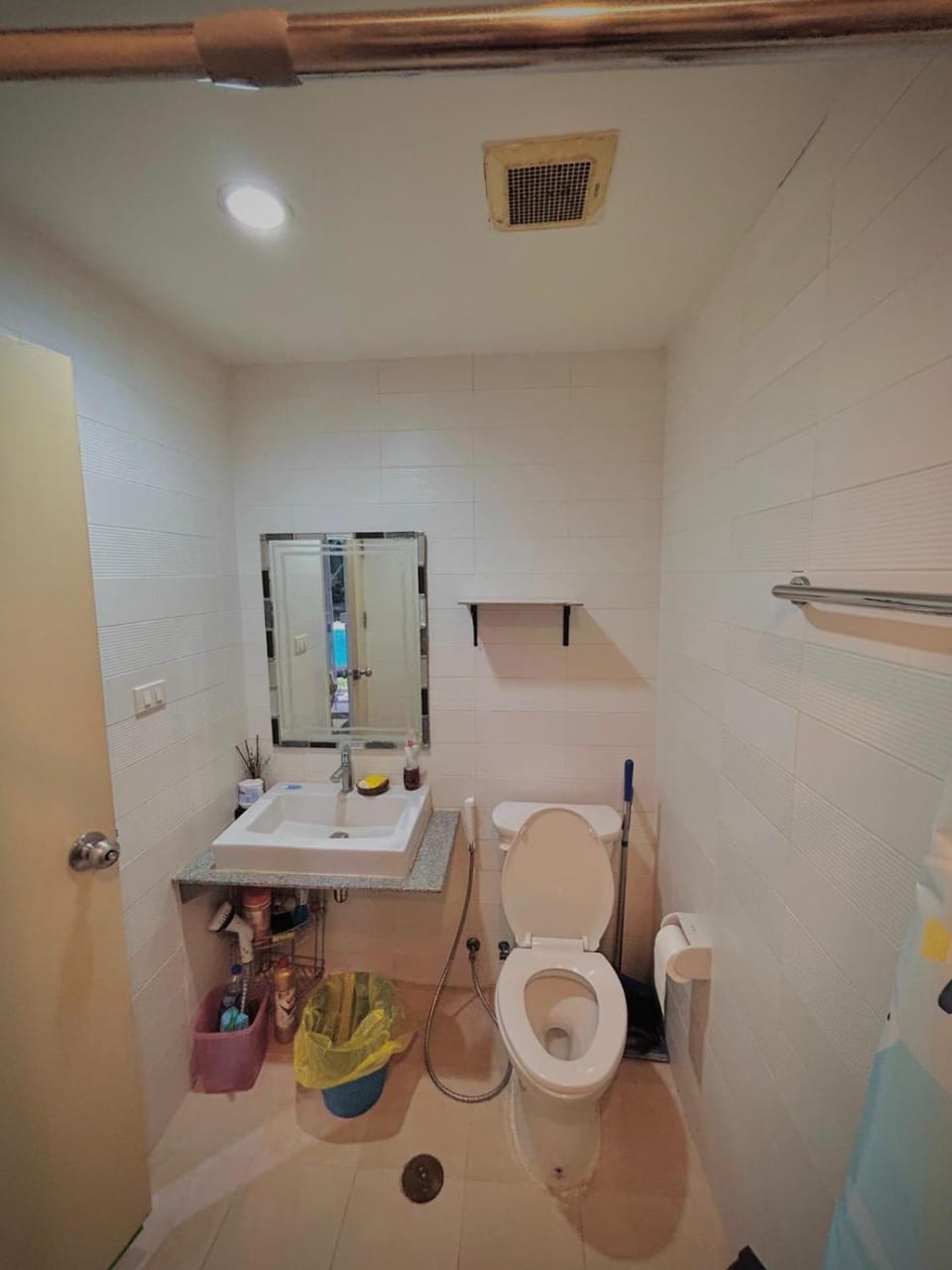 Condo with Pool View & Great Amenities Bangkok Apartment in Bangkok
