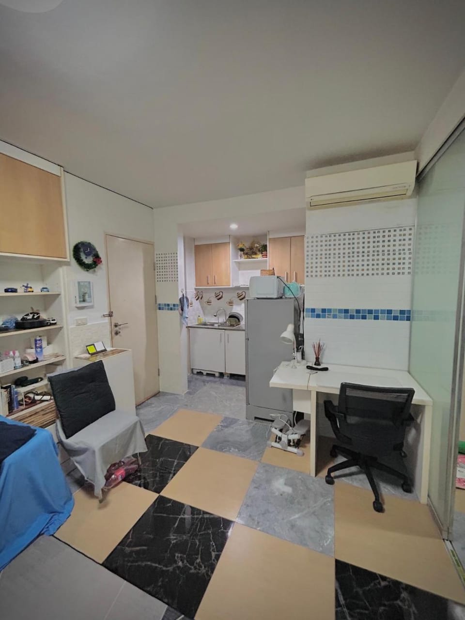Condo with Pool View & Great Amenities Bangkok Apartment in Bangkok