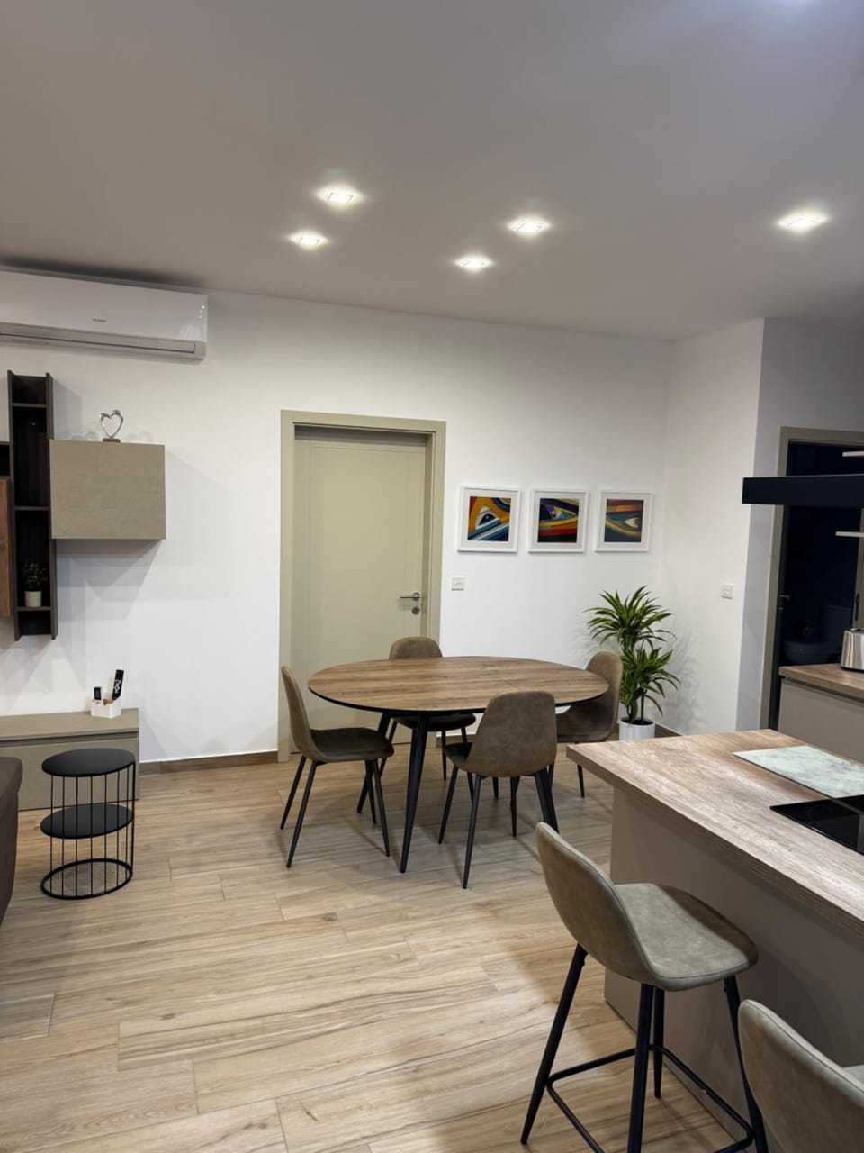 Decorative detail, Dining area, air conditioner