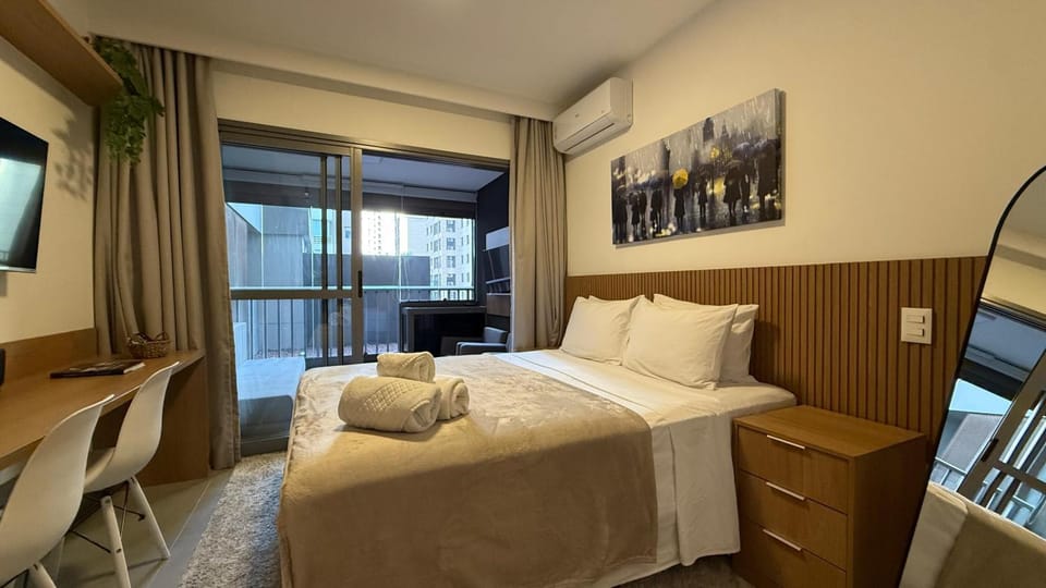 Bed, TV and multimedia, towels, air conditioner