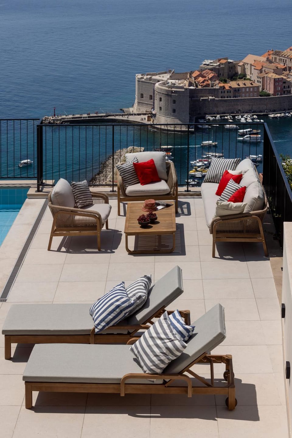 Natural landscape, Balcony/Terrace, Seating area, Pool view, Sea view, Swimming pool, sunbed