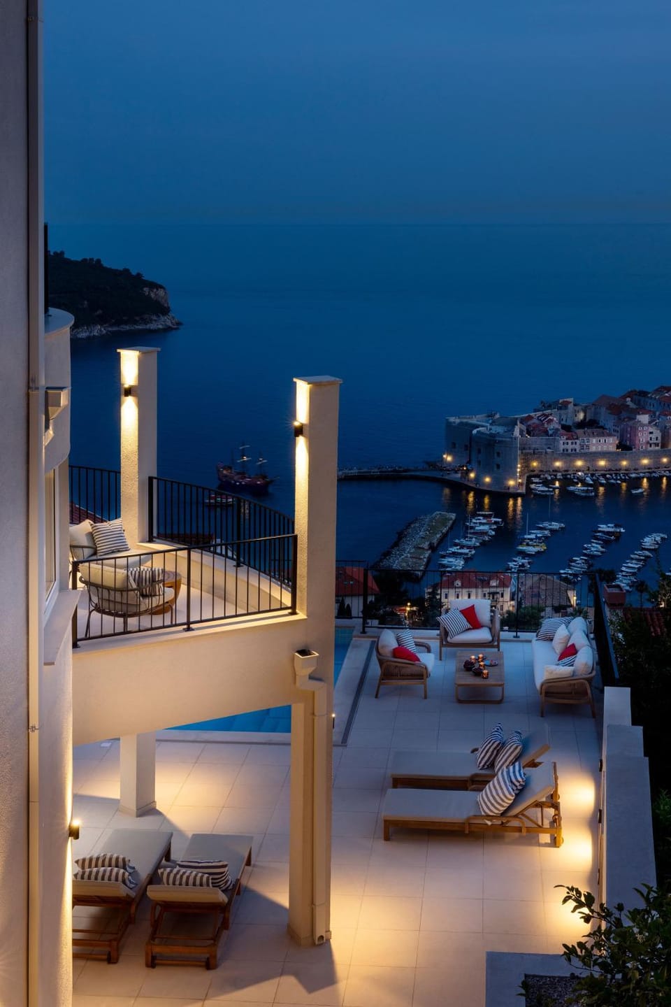 Property building, Night, Balcony/Terrace, Seating area, Pool view, Sea view, Swimming pool, sunbed