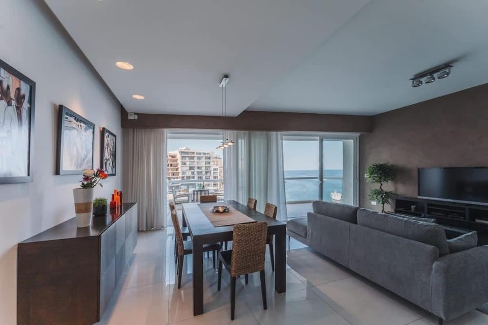 Luxury Sea View Apartment in Prime Location Apartment in Saint Julians